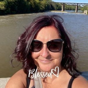 Meet your Posher, Cara